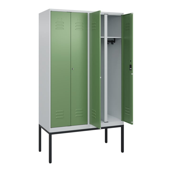 C+P Schwarz-Weiß-Spind Classic PLUS, Gestell, 4 Abteile, 2120x1200x500mm, 7035/6 Front RAL 6011 Resedagrün Verschluss Zylinderschloss