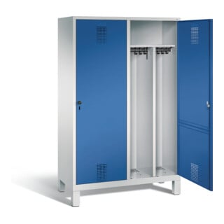 C+P Schwarz-Weiss-Spind Evolo, H1850xB1190xT500mm, Front Enzianblau, Korpus Lichtgrau (48210-40)