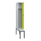 C+P Spind Classic PLUS, Bank, 1 Abteil, 2120x300x815mm, 7035/0024 Verschluss Zylinderschloss 4 Garderobenhaken Trennwand mittig Dekor Banklatten RAL 7035 Lichtgrau Sitzbanktyp untergebaut-2