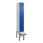 C+P Spind Classic PLUS, Bank, 1 Abteil, 2120x300x815mm, 7035/5010 Verschluss Zylinderschloss 3 Garderobenhaken  Dekor Banklatten RAL 7035 Lichtgrau Sitzbanktyp auskragend
