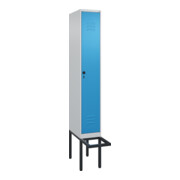 C+P Spind Classic PLUS, Bank, 1 Abteil, 2120x300x815mm, 7035/5012 Verschluss Sicherheits-Drehriegel 4 Garderobenhaken Trennwand mittig  Sitzbanktyp auskragend