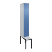 C+P Spind Classic PLUS, Bank, 1 Abteil, 2120x300x815mm, 7035/5023 Verschluss Zylinderschloss 4 Garderobenhaken Trennwand mittig Dekor Banklatten RAL 7035 Lichtgrau Sitzbanktyp untergebaut