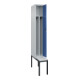 C+P Spind Classic PLUS, Bank, 1 Abteil, 2120x300x815mm, 7035/5023 Verschluss Zylinderschloss 4 Garderobenhaken Trennwand mittig Dekor Banklatten RAL 7035 Lichtgrau Sitzbanktyp untergebaut-2