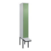 C+P Spind Classic PLUS, Bank, 1 Abteil, 2120x300x815mm, 7035/6011 Verschluss Zylinderschloss 3 Garderobenhaken  Dekor Banklatten RAL 7035 Lichtgrau Sitzbanktyp auskragend