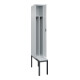 C+P Spind Classic PLUS, Bank, 1 Abteil, 2120x300x815mm, 7035/7035 Verschluss Zylinderschloss 4 Garderobenhaken Trennwand mittig Dekor Banklatten RAL 7035 Lichtgrau Sitzbanktyp untergebaut-2