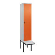 C+P Spind Classic PLUS, Bank, 1 Abteil, 2120x400x815mm, 7035/2004 Verschluss Sicherheits-Drehriegel 4 Garderobenhaken Trennwand mittig Dekor Banklatten RAL 7035 Lichtgrau Sitzbanktyp auskragend