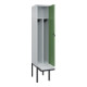 C+P Spind Classic PLUS, Bank, 1 Abteil, 2120x400x815mm, 7035/6011 Verschluss Sicherheits-Drehriegel 4 Garderobenhaken Trennwand mittig Dekor Banklatten RAL 7035 Lichtgrau Sitzbanktyp auskragend-2
