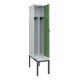 C+P Spind Classic PLUS, Bank, 1 Abteil, 2120x400x815mm, 7035/6011 Verschluss Sicherheits-Drehriegel 4 Garderobenhaken Trennwand mittig Dekor Banklatten RAL 7035 Lichtgrau Sitzbanktyp untergebaut-2