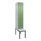 C+P Spind Classic PLUS, Bank, 1 Abteil, 2120x400x815mm, 7035/6011 Verschluss Zylinderschloss 4 Garderobenhaken Trennwand mittig Dekor Banklatten RAL 7035 Lichtgrau Sitzbanktyp untergebaut-1
