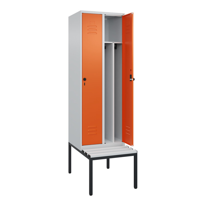 C+P Spind Classic PLUS, Bank, 2 Abteile, 2120x600x815mm, 7035/2004 Verschluss Sicherheits-Drehriegel 4 Garderobenhaken Trennwand mittig Dekor Banklatten RAL 7035 Lichtgrau Sitzbanktyp untergebaut