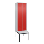 C+P Spind Classic PLUS, Bank, 2 Abteile, 2120x600x815mm, 7035/3020 Verschluss Sicherheits-Drehriegel 4 Garderobenhaken Trennwand mittig Dekor Banklatten RAL 7035 Lichtgrau Sitzbanktyp untergebaut