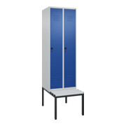 C+P Spind Classic PLUS, Bank, 2 Abteile, 2120x600x815mm, 7035/5010 Verschluss Sicherheits-Drehriegel 4 Garderobenhaken Trennwand mittig Dekor Banklatten RAL 7035 Lichtgrau Sitzbanktyp untergebaut