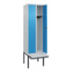 C+P Spind Classic PLUS, Bank, 2 Abteile, 2120x600x815mm, 7035/5012 Verschluss Zylinderschloss 3 Garderobenhaken  Dekor Banklatten RAL 7035 Lichtgrau Sitzbanktyp auskragend-2