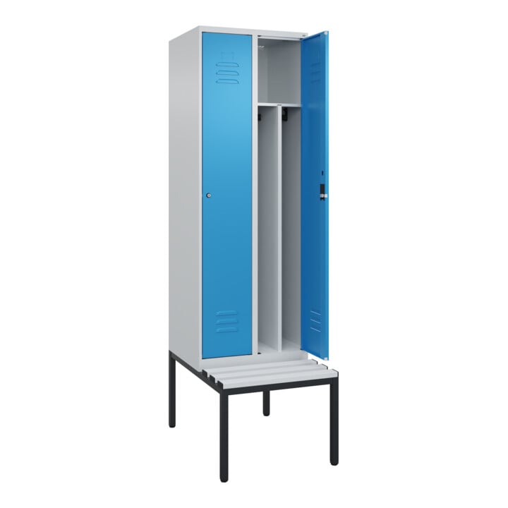 C+P Spind Classic PLUS, Bank, 2 Abteile, 2120x600x815mm, 7035/5012 Verschluss Zylinderschloss 4 Garderobenhaken Trennwand mittig Dekor Banklatten RAL 7035 Lichtgrau Sitzbanktyp untergebaut