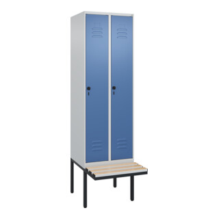 C+P Spind Classic PLUS, Bank, 2 Abteile, 2120x600x815mm, 7035/5023 Verschluss Sicherheits-Drehriegel 4 Garderobenhaken Trennwand mittig Dekor Banklatten RAL 7035 Lichtgrau Sitzbanktyp auskragend