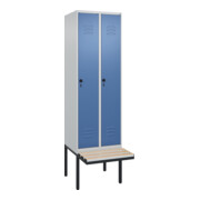 C+P Spind Classic PLUS, Bank, 2 Abteile, 2120x600x815mm, 7035/5023 Verschluss Sicherheits-Drehriegel 4 Garderobenhaken Trennwand mittig Dekor Banklatten RAL 7035 Lichtgrau Sitzbanktyp auskragend