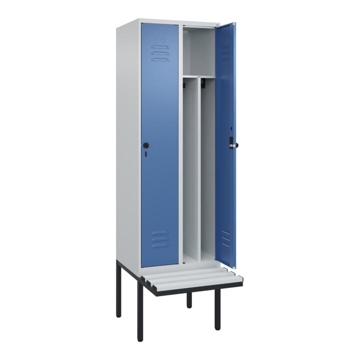 C+P Spind Classic PLUS, Bank, 2 Abteile, 2120x600x815mm, 7035/5023 Verschluss Sicherheits-Drehriegel 4 Garderobenhaken Trennwand mittig Dekor Banklatten RAL 7035 Lichtgrau Sitzbanktyp auskragend