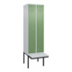 C+P Spind Classic PLUS, Bank, 2 Abteile, 2120x600x815mm, 7035/6011 Verschluss Zylinderschloss 3 Garderobenhaken  Dekor Banklatten RAL 7035 Lichtgrau Sitzbanktyp auskragend-1