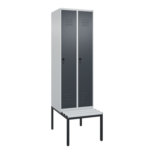 C+P Spind Classic PLUS, Bank, 2 Abteile, 2120x600x815mm, 7035/7016 Verschluss Sicherheits-Drehriegel 4 Garderobenhaken Trennwand mittig Dekor Banklatten RAL 7035 Lichtgrau Sitzbanktyp untergebaut