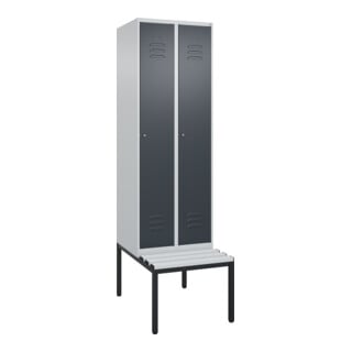 C+P Spind Classic PLUS, Bank, 2 Abteile, 2120x600x815mm, 7035/7016 Verschluss Zylinderschloss 4 Garderobenhaken Trennwand mittig Dekor Banklatten RAL 7035 Lichtgrau Sitzbanktyp untergebaut