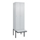 C+P Spind Classic PLUS, Bank, 2 Abteile, 2120x600x815mm, 7035/7035 Verschluss Zylinderschloss 3 Garderobenhaken  Dekor Banklatten RAL 7035 Lichtgrau Sitzbanktyp auskragend-1