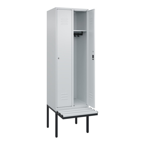 C+P Spind Classic PLUS, Bank, 2 Abteile, 2120x600x815mm, 7035/7035 Verschluss Zylinderschloss 3 Garderobenhaken  Dekor Banklatten RAL 7035 Lichtgrau Sitzbanktyp auskragend