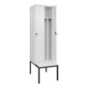 C+P Spind Classic PLUS, Bank, 2 Abteile, 2120x600x815mm, 9016/9016 Verschluss Sicherheits-Drehriegel 4 Garderobenhaken Trennwand mittig Dekor Banklatten RAL 9010 Reinweiß Sitzbanktyp untergebaut-2