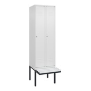 C+P Spind Classic PLUS, Bank, 2 Abteile, 2120x600x815mm, 9016/9016 Verschluss Zylinderschloss 3 Garderobenhaken  Dekor Banklatten RAL 9010 Reinweiß Sitzbanktyp auskragend