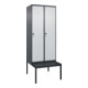 C+P Spind Classic PLUS, Bank, 2 Abteile, 2120x800x815mm, 7016/7035 Verschluss Sicherheits-Drehriegel 4 Garderobenhaken Trennwand mittig Dekor Banklatten RAL 7021 Schwarzgrau Sitzbanktyp untergebaut-1