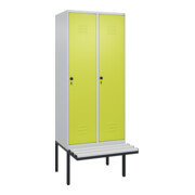 C+P Spind Classic PLUS, Bank, 2 Abteile, 2120x800x815mm, 7035/0024 Verschluss Sicherheits-Drehriegel 4 Garderobenhaken Trennwand mittig Dekor Banklatten RAL 7035 Lichtgrau Sitzbanktyp auskragend