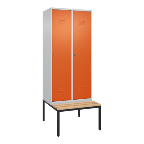 C+P Spind Classic PLUS, Bank, 2 Abteile, 2120x800x815mm, 7035/2004 Verschluss Zylinderschloss 4 Garderobenhaken Trennwand mittig Sitzbanktyp untergebaut