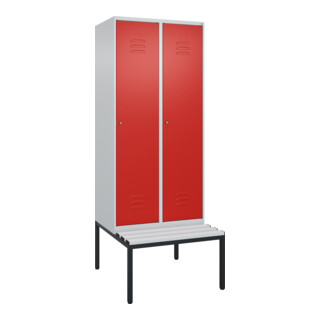 C+P Spind Classic PLUS, Bank, 2 Abteile, 2120x800x815mm, 7035/3020 Verschluss Zylinderschloss 4 Garderobenhaken Trennwand mittig Dekor Banklatten RAL 7035 Lichtgrau Sitzbanktyp untergebaut