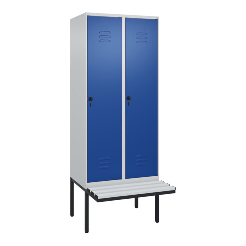 C+P Spind Classic PLUS, Bank, 2 Abteile, 2120x800x815mm, 7035/5010 Verschluss Sicherheits-Drehriegel 4 Garderobenhaken Trennwand mittig Dekor Banklatten RAL 7035 Lichtgrau Sitzbanktyp auskragend