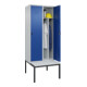 C+P Spind Classic PLUS, Bank, 2 Abteile, 2120x800x815mm, 7035/5010 Verschluss Sicherheits-Drehriegel 4 Garderobenhaken Trennwand mittig Dekor Banklatten RAL 7035 Lichtgrau Sitzbanktyp untergebaut-4