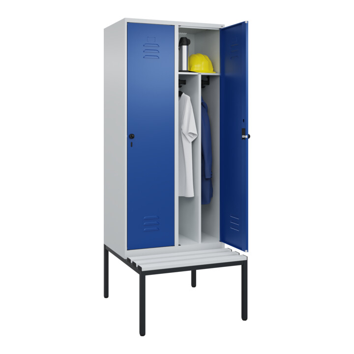 C+P Spind Classic PLUS, Bank, 2 Abteile, 2120x800x815mm, 7035/5010 Verschluss Sicherheits-Drehriegel 4 Garderobenhaken Trennwand mittig Dekor Banklatten RAL 7035 Lichtgrau Sitzbanktyp untergebaut