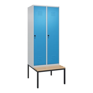 C+P Spind Classic PLUS, Bank, 2 Abteile, 2120x800x815mm, 7035/5012 Verschluss Sicherheits-Drehriegel 4 Garderobenhaken Trennwand mittig  Sitzbanktyp untergebaut