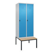 C+P Spind Classic PLUS, Bank, 2 Abteile, 2120x800x815mm, 7035/5012 Verschluss Sicherheits-Drehriegel 4 Garderobenhaken Trennwand mittig  Sitzbanktyp untergebaut