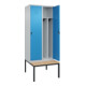 C+P Spind Classic PLUS, Bank, 2 Abteile, 2120x800x815mm, 7035/5012 Verschluss Sicherheits-Drehriegel 4 Garderobenhaken Trennwand mittig  Sitzbanktyp untergebaut-2