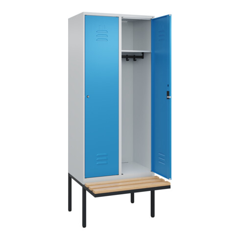 C+P Spind Classic PLUS, Bank, 2 Abteile, 2120x800x815mm, 7035/5012 Verschluss Zylinderschloss 4 Garderobenhaken   Sitzbanktyp auskragend