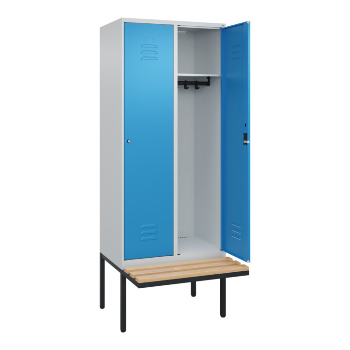 C+P Spind Classic PLUS, Bank, 2 Abteile, 2120x800x815mm, 7035/5012 Verschluss Zylinderschloss 4 Garderobenhaken   Sitzbanktyp auskragend