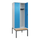 C+P Spind Classic PLUS, Bank, 2 Abteile, 2120x800x815mm, 7035/5012 Verschluss Zylinderschloss 4 Garderobenhaken   Sitzbanktyp untergebaut-2