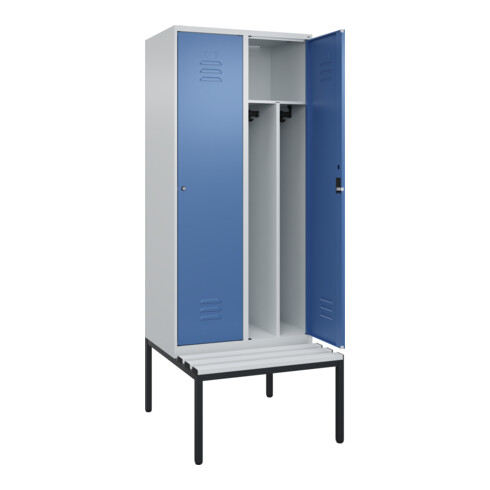 C+P Spind Classic PLUS, Bank, 2 Abteile, 2120x800x815mm, 7035/5023 Verschluss Zylinderschloss 4 Garderobenhaken Trennwand mittig Dekor Banklatten RAL 7035 Lichtgrau Sitzbanktyp untergebaut
