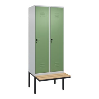 C+P Spind Classic PLUS, Bank, 2 Abteile, 2120x800x815mm, 7035/6011 Verschluss Sicherheits-Drehriegel 4 Garderobenhaken Trennwand mittig  Sitzbanktyp auskragend