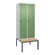 C+P Spind Classic PLUS, Bank, 2 Abteile, 2120x800x815mm, 7035/6011 Verschluss Sicherheits-Drehriegel 4 Garderobenhaken Trennwand mittig  Sitzbanktyp untergebaut
