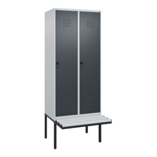 C+P Spind Classic PLUS, Bank, 2 Abteile, 2120x800x815mm, 7035/7016 Verschluss Sicherheits-Drehriegel 4 Garderobenhaken Trennwand mittig Dekor Banklatten RAL 7035 Lichtgrau Sitzbanktyp auskragend