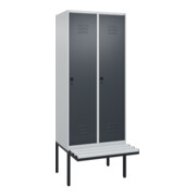 C+P Spind Classic PLUS, Bank, 2 Abteile, 2120x800x815mm, 7035/7016 Verschluss Sicherheits-Drehriegel 4 Garderobenhaken Trennwand mittig Dekor Banklatten RAL 7035 Lichtgrau Sitzbanktyp auskragend