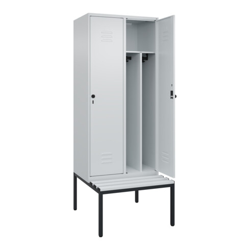 C+P Spind Classic PLUS, Bank, 2 Abteile, 2120x800x815mm, 7035/7035 Verschluss Sicherheits-Drehriegel 4 Garderobenhaken Trennwand mittig Dekor Banklatten RAL 7035 Lichtgrau Sitzbanktyp untergebaut