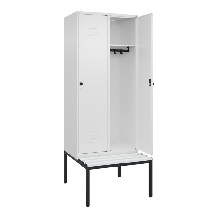 C+P Spind Classic PLUS, Bank, 2 Abteile, 2120x800x815mm, 9016/9016 Verschluss Sicherheits-Drehriegel 4 Garderobenhaken  Dekor Banklatten RAL 9010 Reinweiß Sitzbanktyp untergebaut