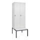 C+P Spind Classic PLUS, Bank, 2 Abteile, 2120x800x815mm, 9016/9016 Verschluss Sicherheits-Drehriegel 4 Garderobenhaken Trennwand mittig Dekor Banklatten RAL 9010 Reinweiß Sitzbanktyp untergebaut-1