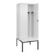 C+P Spind Classic PLUS, Bank, 2 Abteile, 2120x800x815mm, 9016/9016 Verschluss Zylinderschloss 4 Garderobenhaken Trennwand mittig Dekor Banklatten RAL 9010 Reinweiß Sitzbanktyp untergebaut-2